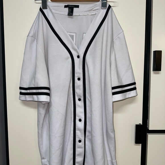 Button-down Oversized Jersey - US S - Unisex - Black - White - Forever 21 - Picture 7 of 11